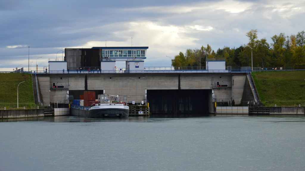 “snowy sky…” a #tanka&nbsp;(12/21/23)